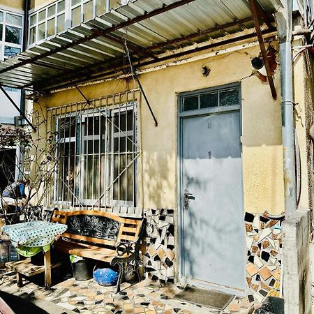 Historical Apartment In City Center ティビリシ エクステリア 写真
