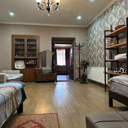 Historical Apartment In City Center ティビリシ エクステリア 写真